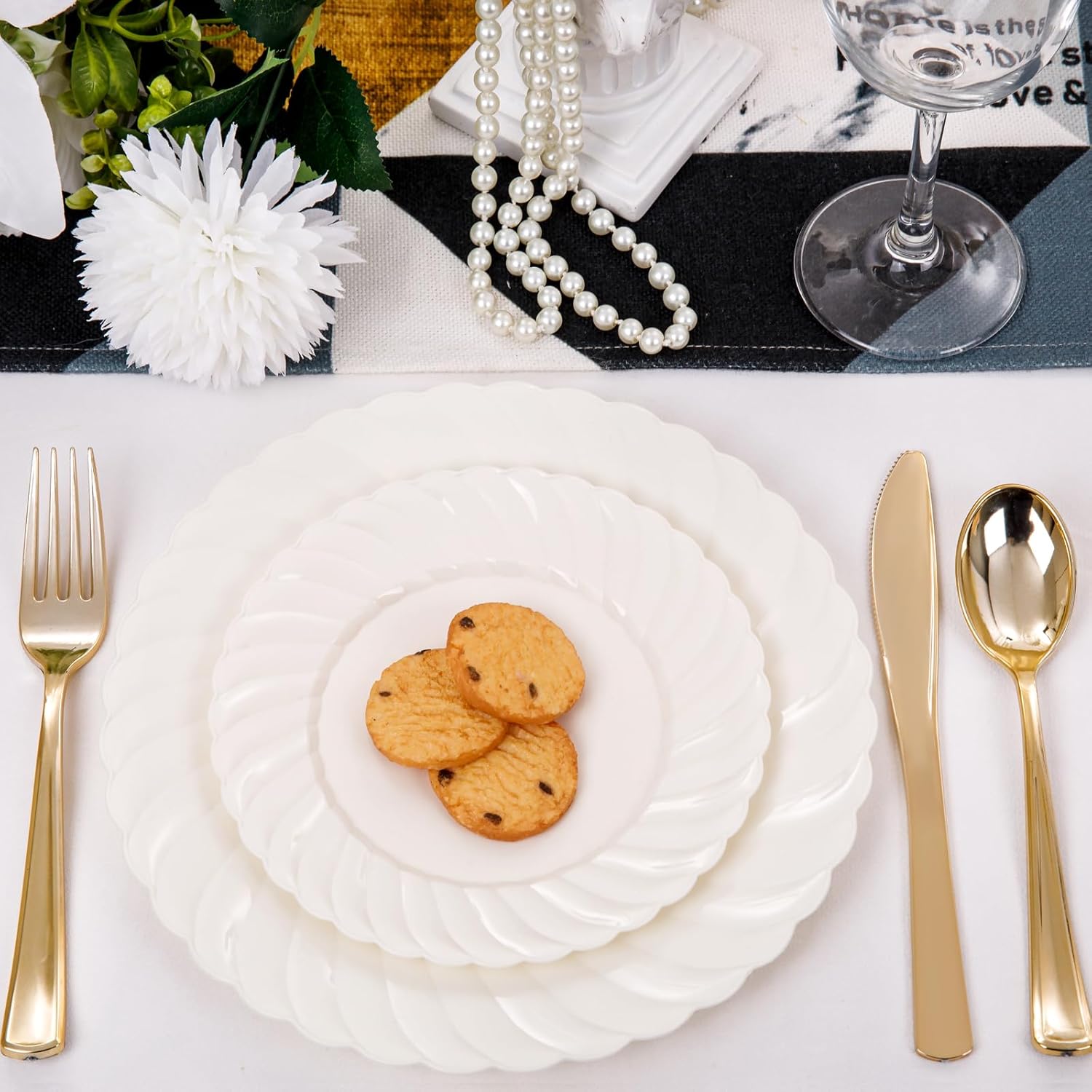 U-QE 100 Piece Ivory Scalloped Plastic Plates