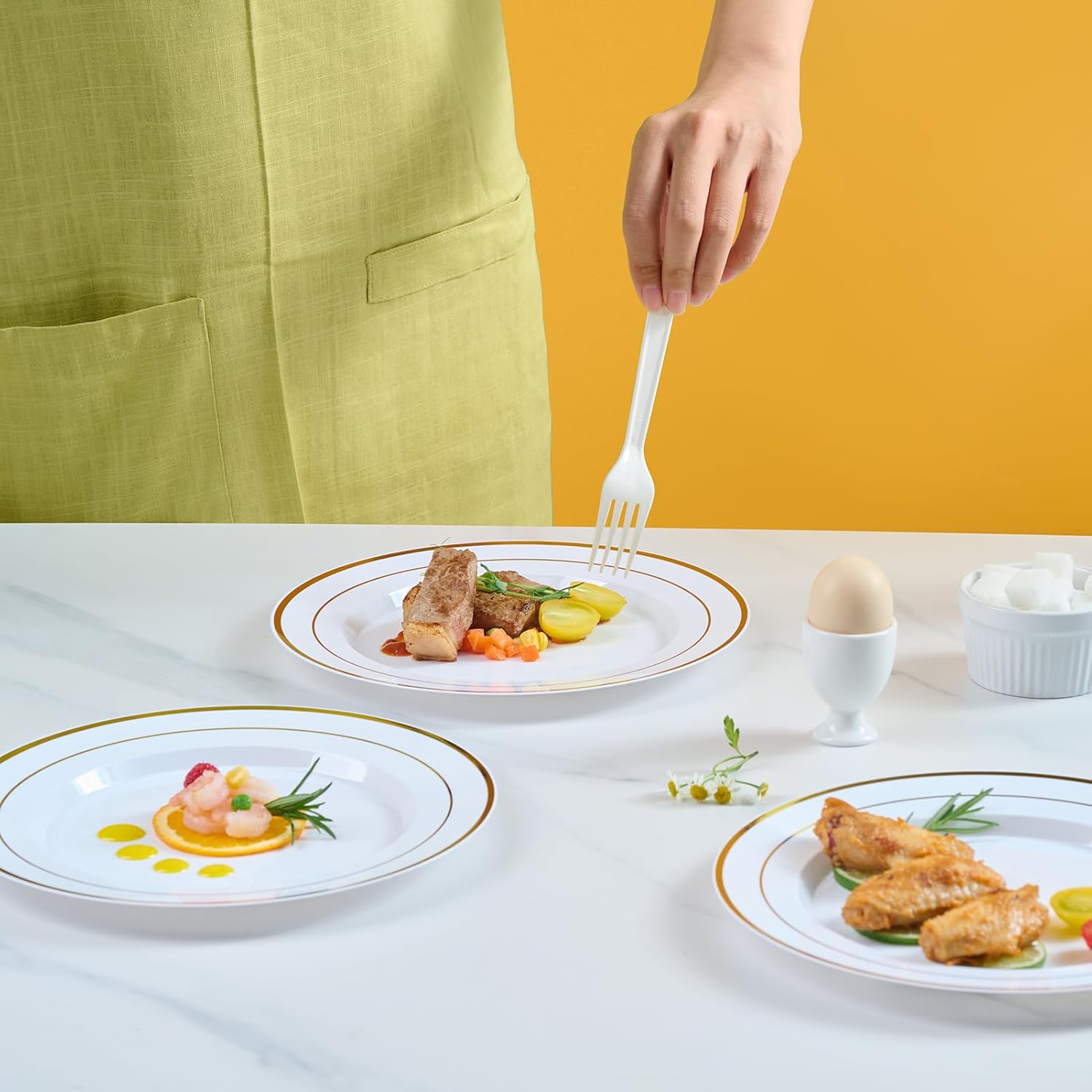 JOLLY CHEF 100-Piece Gold Plastic Plates 10 Inch