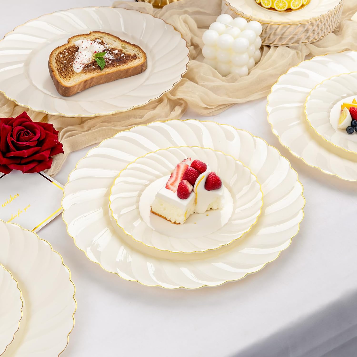 YOUBET 125PCS Scalloped Plastic Plates Set