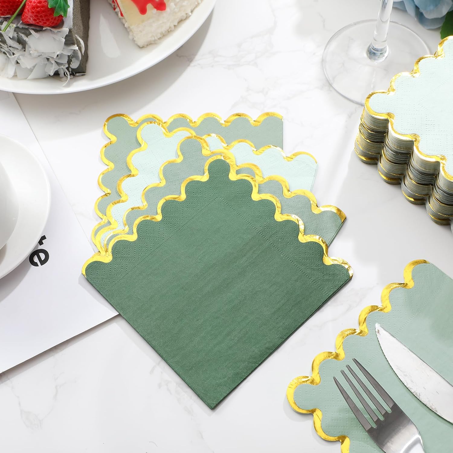 100 Pack Scalloped Gold Foil Cocktail Napkins Green