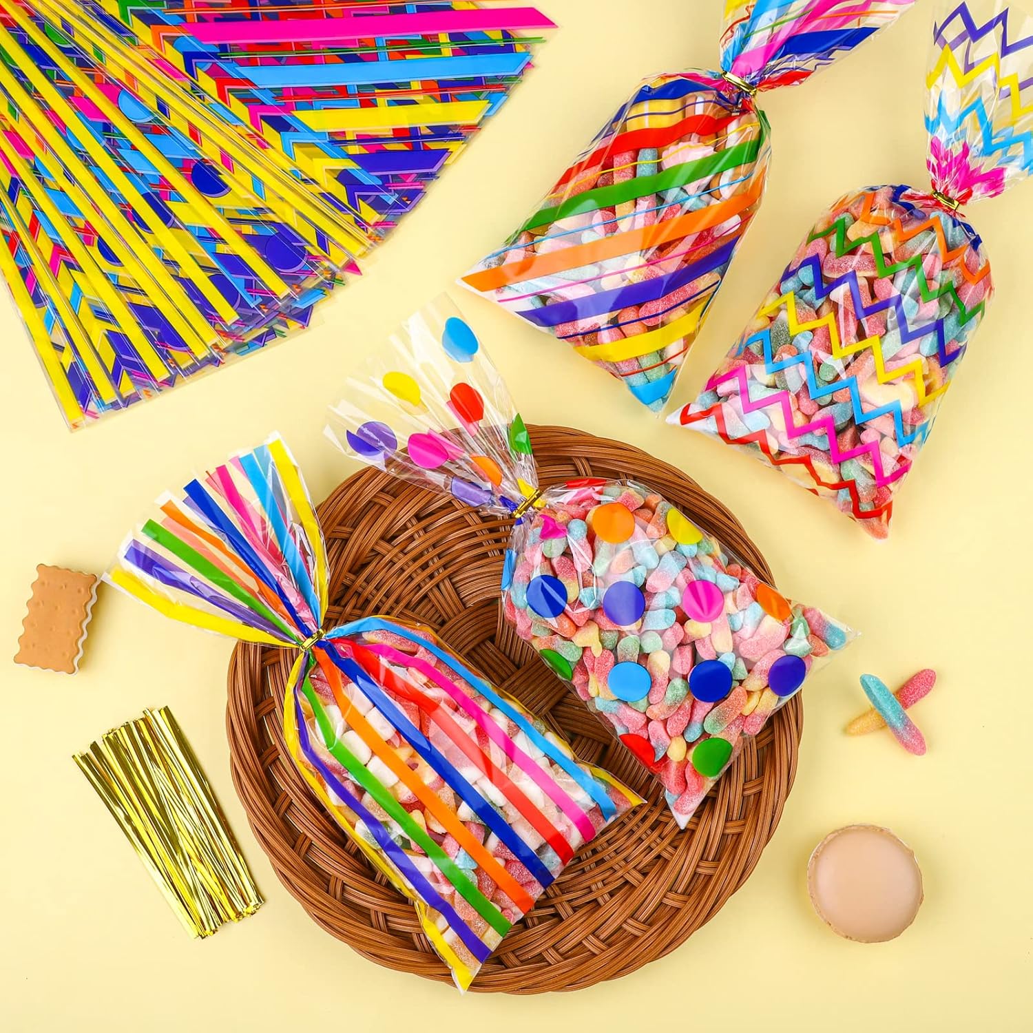 Aodaer 100 Piece Rainbow Cellophane Gift Bags with Twist Ties