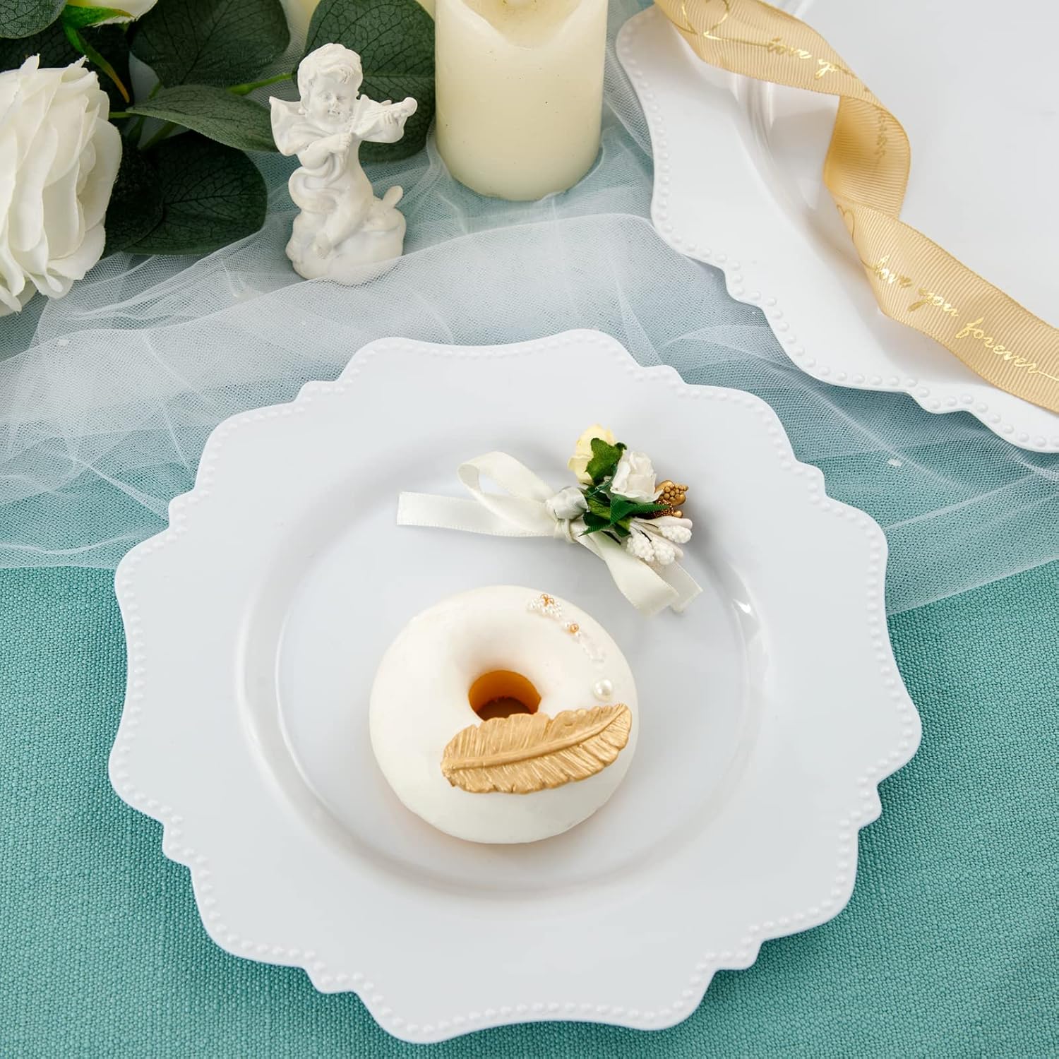 COLOSUS 60pcs White Disposable Plastic Plates for Parties
